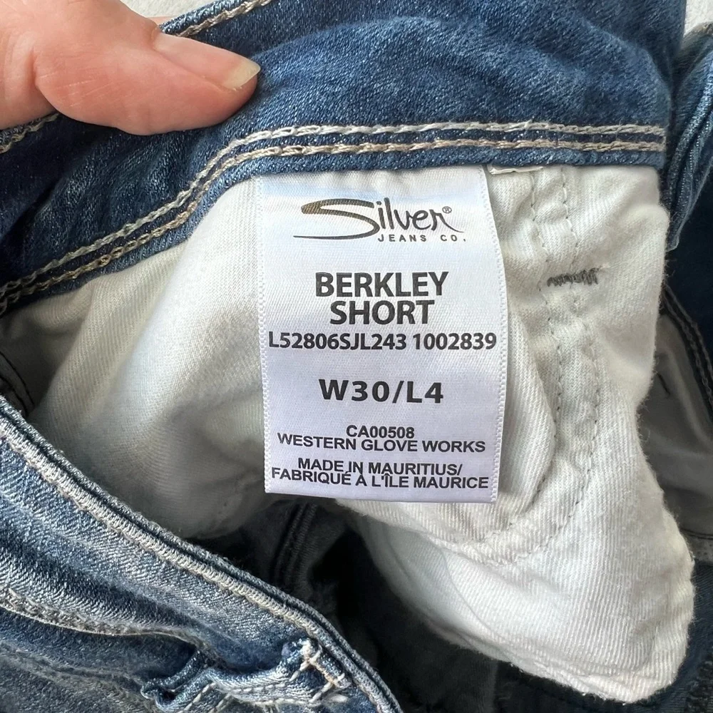 Silver Jeans reposhing this